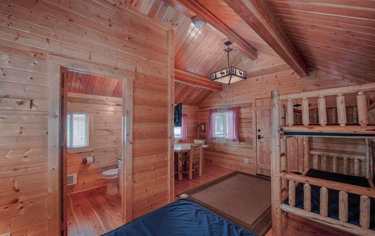 Yellowstone Grizzly Rv Park And Cabins Villa West Yellowstone Eksteriør billede